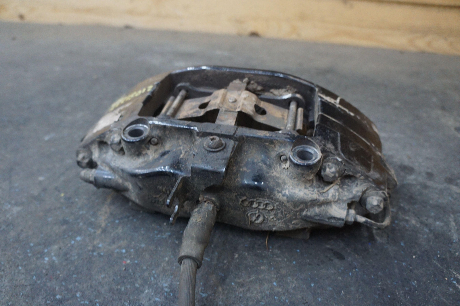 Rear Left Brake Caliper OEM 42B615407A Audi R8 Spyder Convertible 11-13 GT 12-13