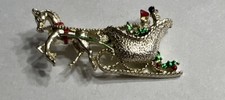 Vintage Gerry s Gold Tone Christmas Horse Pulling Sleigh W People Brooch Pin 2