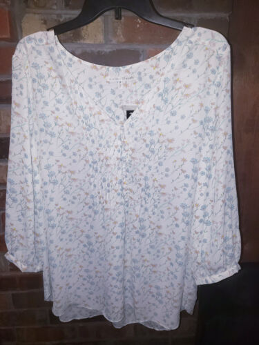 Violet & Claire-1X-White w/ Blue & Orange Floral, Pleated V neck Blouse - Picture 7 of 12