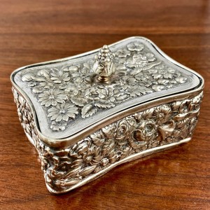 TIFFANY MAKERS SILVER SOLDERED DRESSER / STAMP BOX REPOUSSE FLORALS NO MONOGRAM