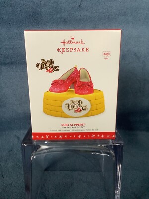 2016 Hallmark  Ruby Slippers  The Wizard of OZ Magic Ornament