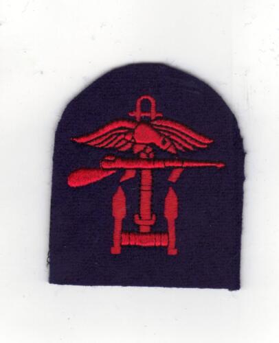 COMBINED OPERATIONS DROP ZONE/ARM BADGES SOLD  FACING RIGHT - TOMBSTONE STYLE - Picture 1 of 2