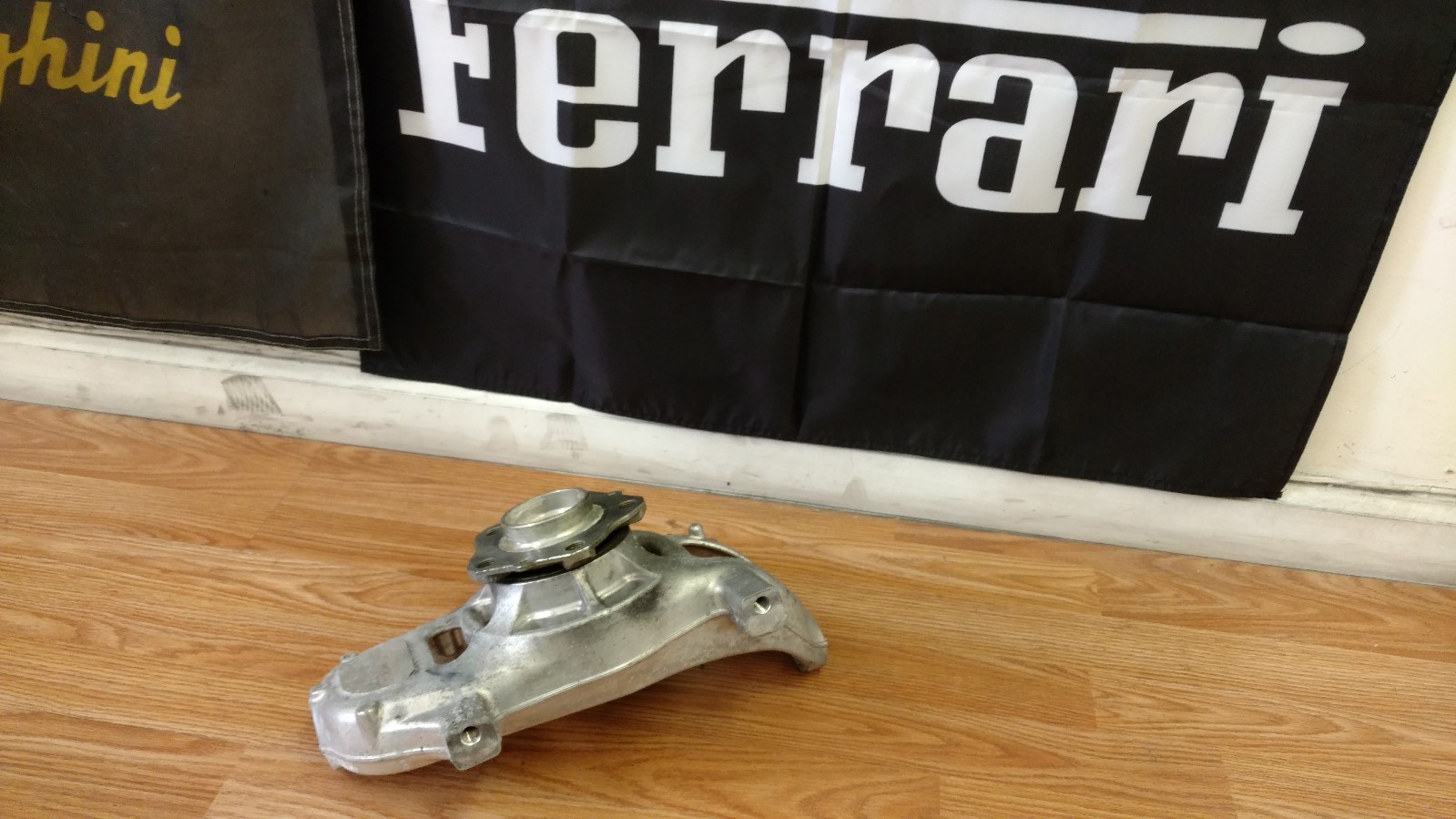 FERRARI 458 SPECIALE 488 GTB SPIDER FRONT LEFT DRIVER HUB HOUSING KNUCKLE OEM