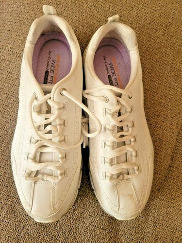 Women's Size 9 wide fit Skechers Elite 