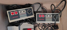 Nintendo NES Control Deck Top Loader NES-101 Consola 2 Controladores Cables 1 Juego