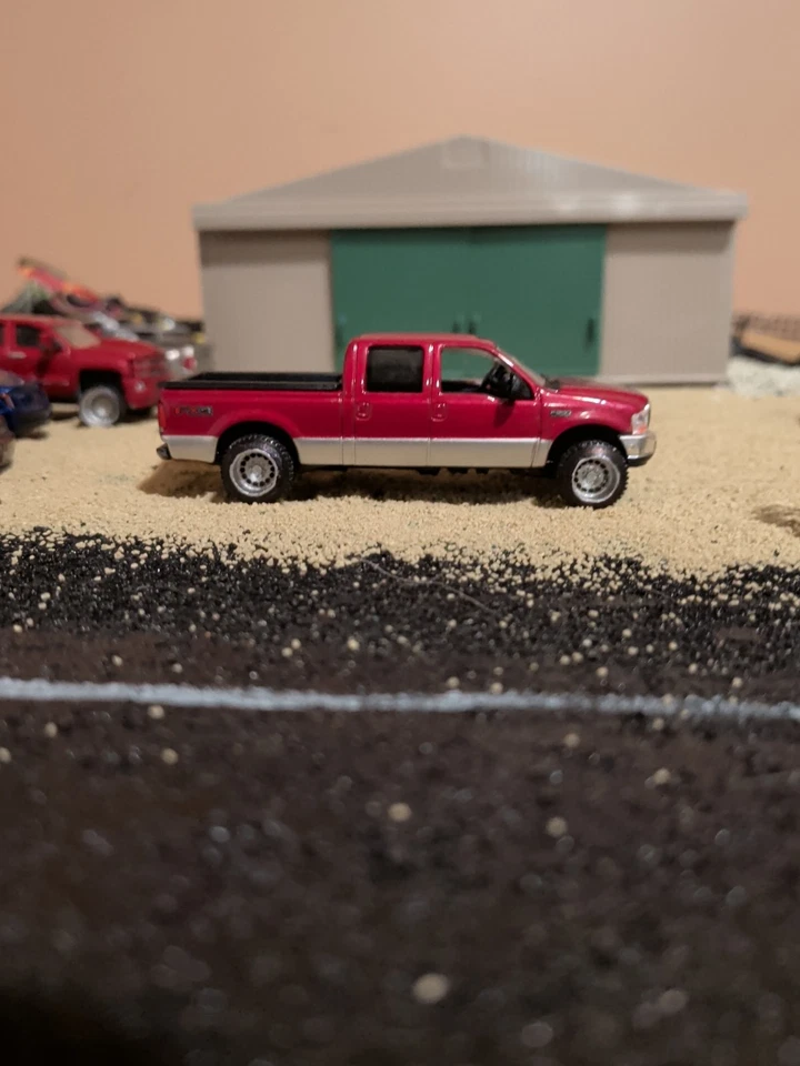 Литая модель грузовика Ford F-250 2004 Motormax масштаб 1:64 - Изображение 2 из 4