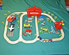 Circo Wooden Train Track Set  120 Pieces w/Drawbridge  Complete