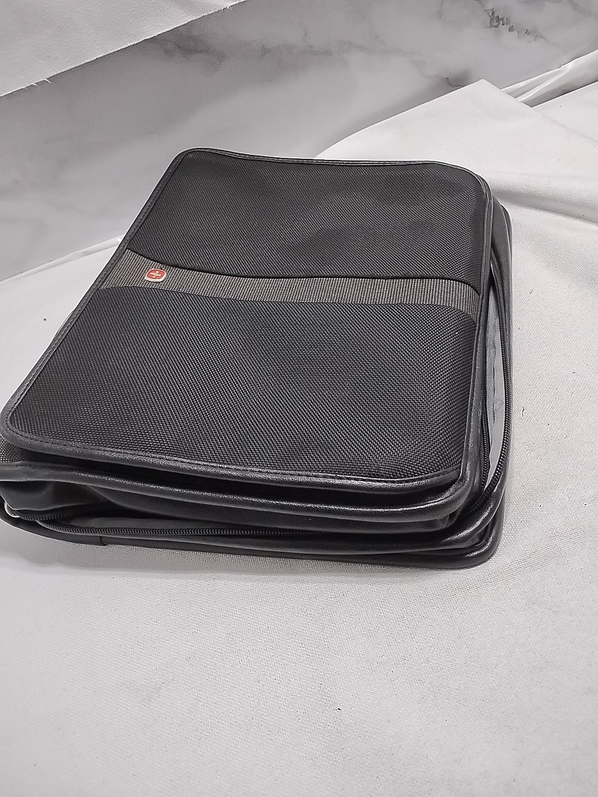 Wenger Swiss Gear LEATHER/NYLON Binder BLK PRSNTO-Folio Blac