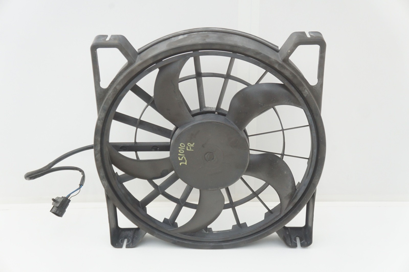 Auxiliary Cooling Fan Shroud Motor OEM 64500300351 Rolls Royce Phantom Vii 2006