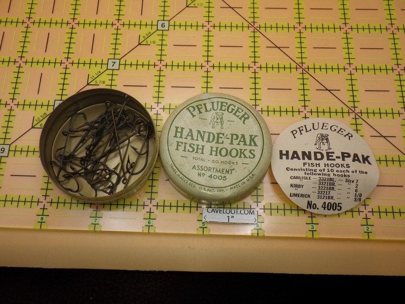 Vintage Pflueger Hande-Pak Fish Hooks Tin No 4005 Assortment Collectible Tackle