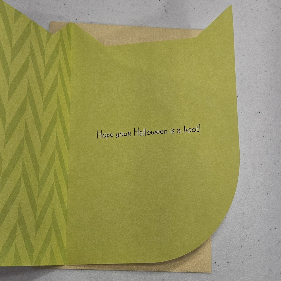 Tarjeta de felicitación Hallmark Halloween 8"x5.5" Hope Happy Owl Hoot con sobre hecha en EE. UU. Foto 3 de 4