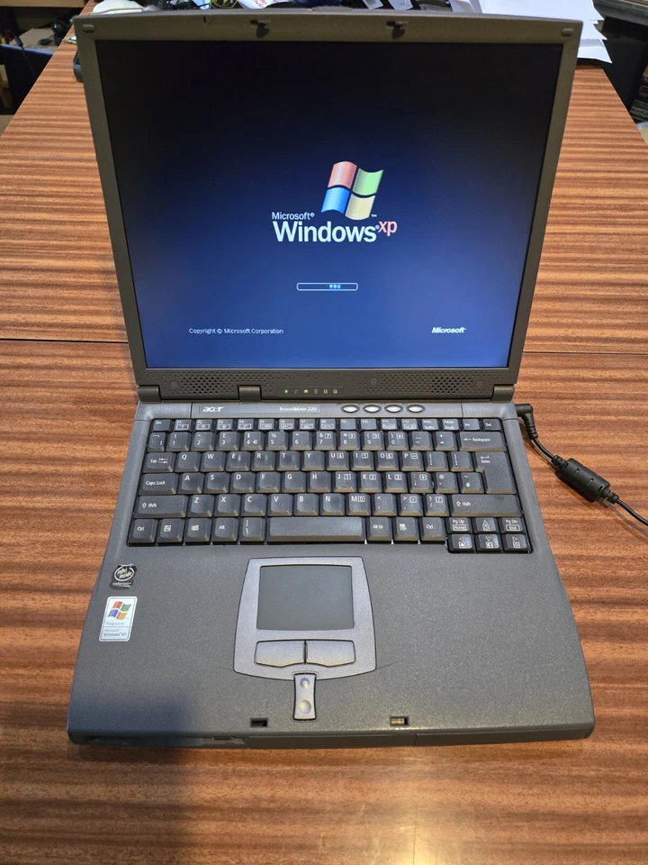 Acer TravelMate 220 MS2109 vitange , Celeron, 14" ,Windows XP ,20GB HDD(109) - Image 3 of 4