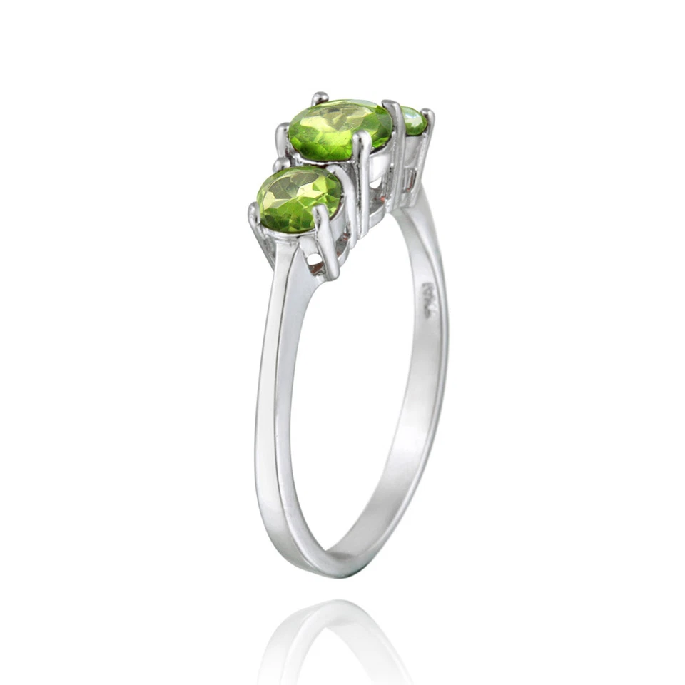 925 Silver 1.1ct Peridot Three Stone Ring - Image 2 of 3