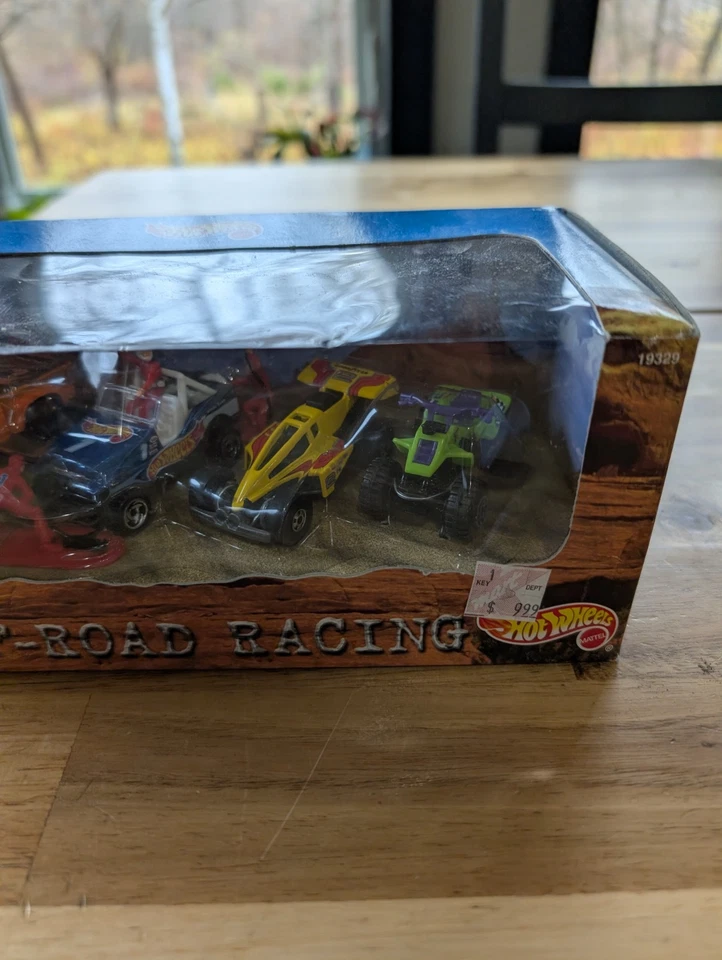 Hot Wheels - Exclusivo juego de carreras todoterreno (4 vehículos) Foto 3 de 4