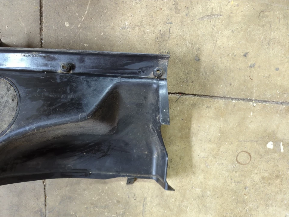 Mazda RX-7 FB RX7 1981-1985 negro trasero derecho interior cuarto de moldura par OEM usado Foto 3 de 4