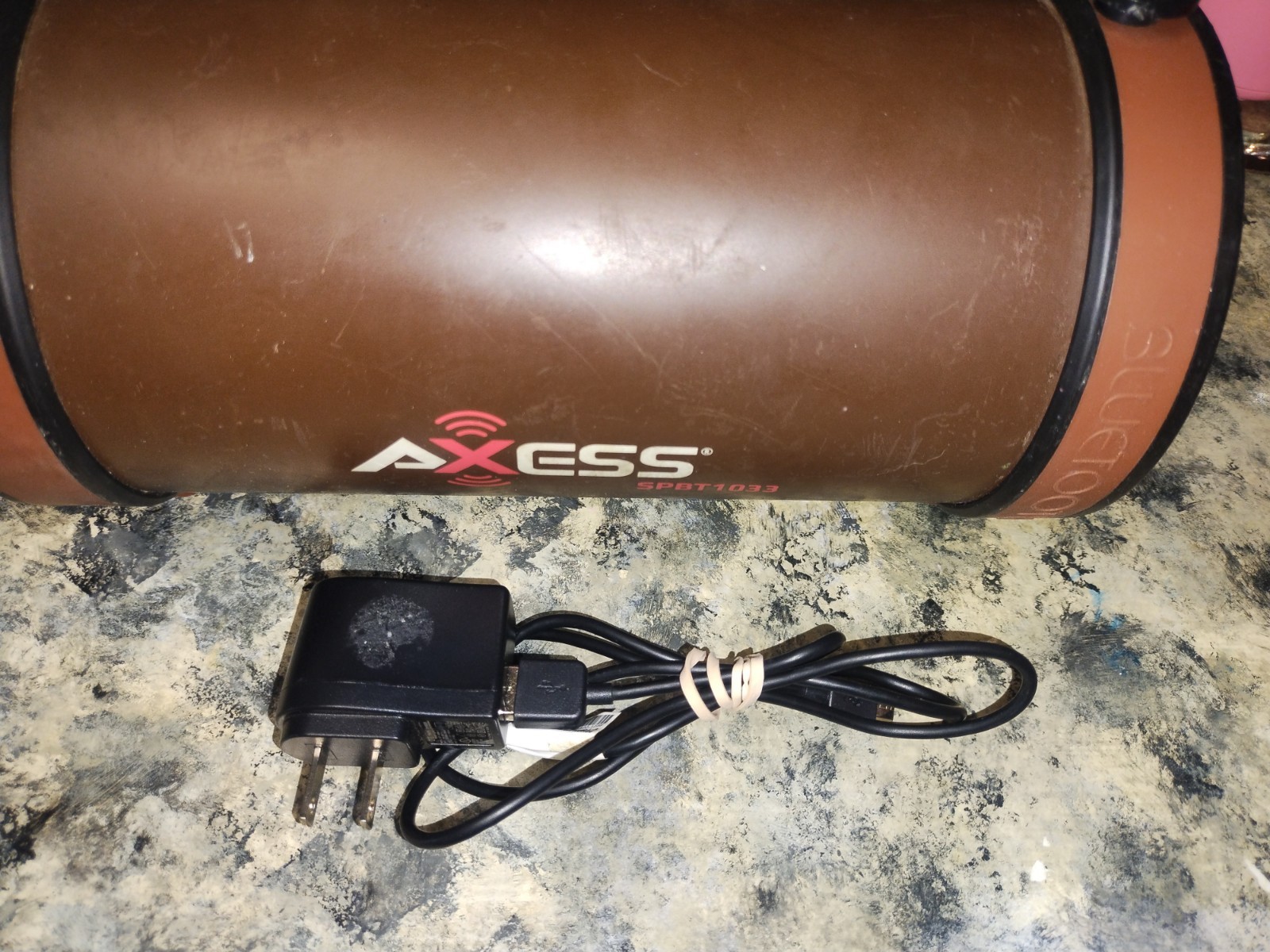 AXESS SPBT1033Portable Bluetooth Indoor/Outdoor Cylinder Spe