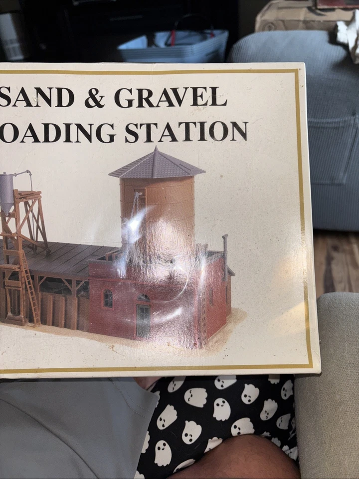 HO Scale - Sand & Gravel Loading Station, Building Kit, MDP-617 #fr - Image 4 of 4