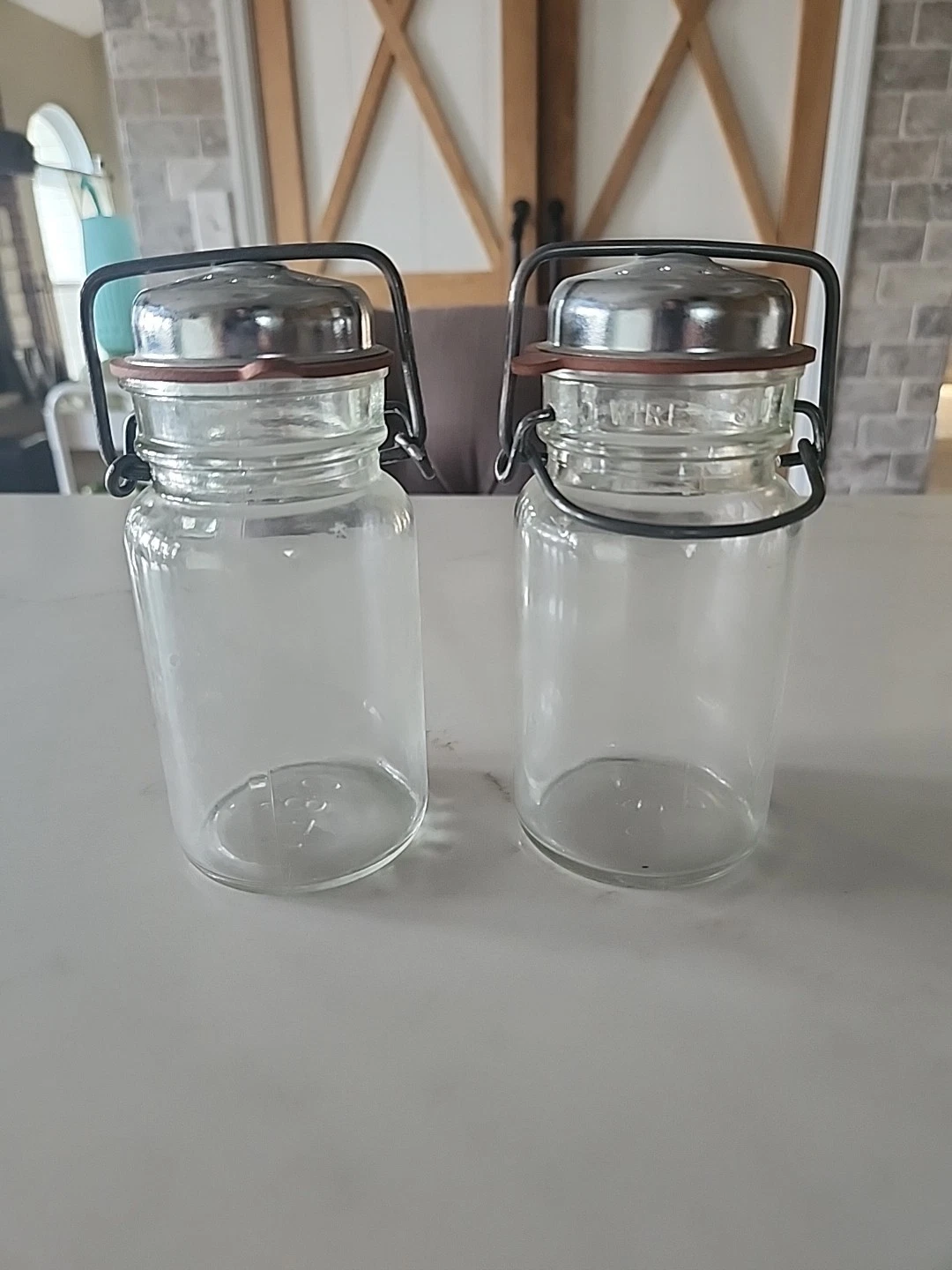 Clear Glass Shaker Jars Rubber Seal Salt Pepper Wire Side Bail Set Of 2 - 000691