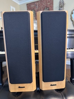 Axiom M22 v. 4 Heartland Maple Speakers - sequiential serial numbering
