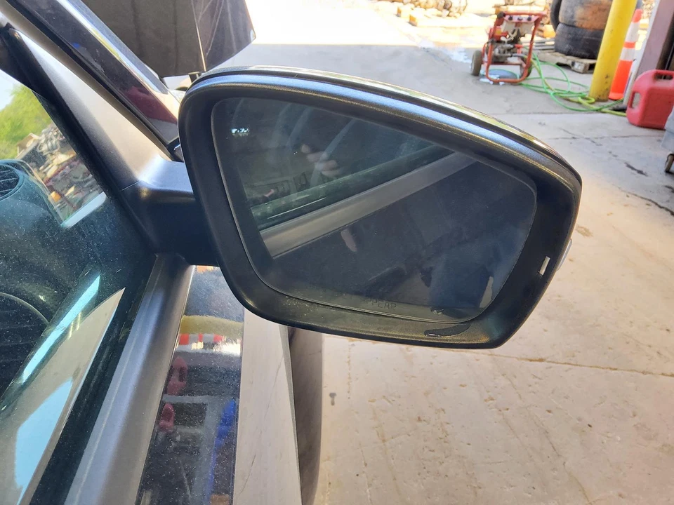 Used Front Center Interior Rear View Mirror fits: 2012 Volkswagen Beetle w/o aut - Image 4 of 4