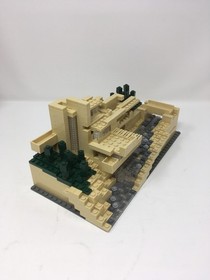Complete Lego 21005 Fallingwater with instructions