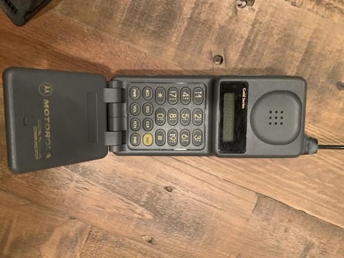 Vintage Motorola Gold Series Digital Flip Cell Phone w/ Charger - UNTESTED - Zdjęcie 5 z 8