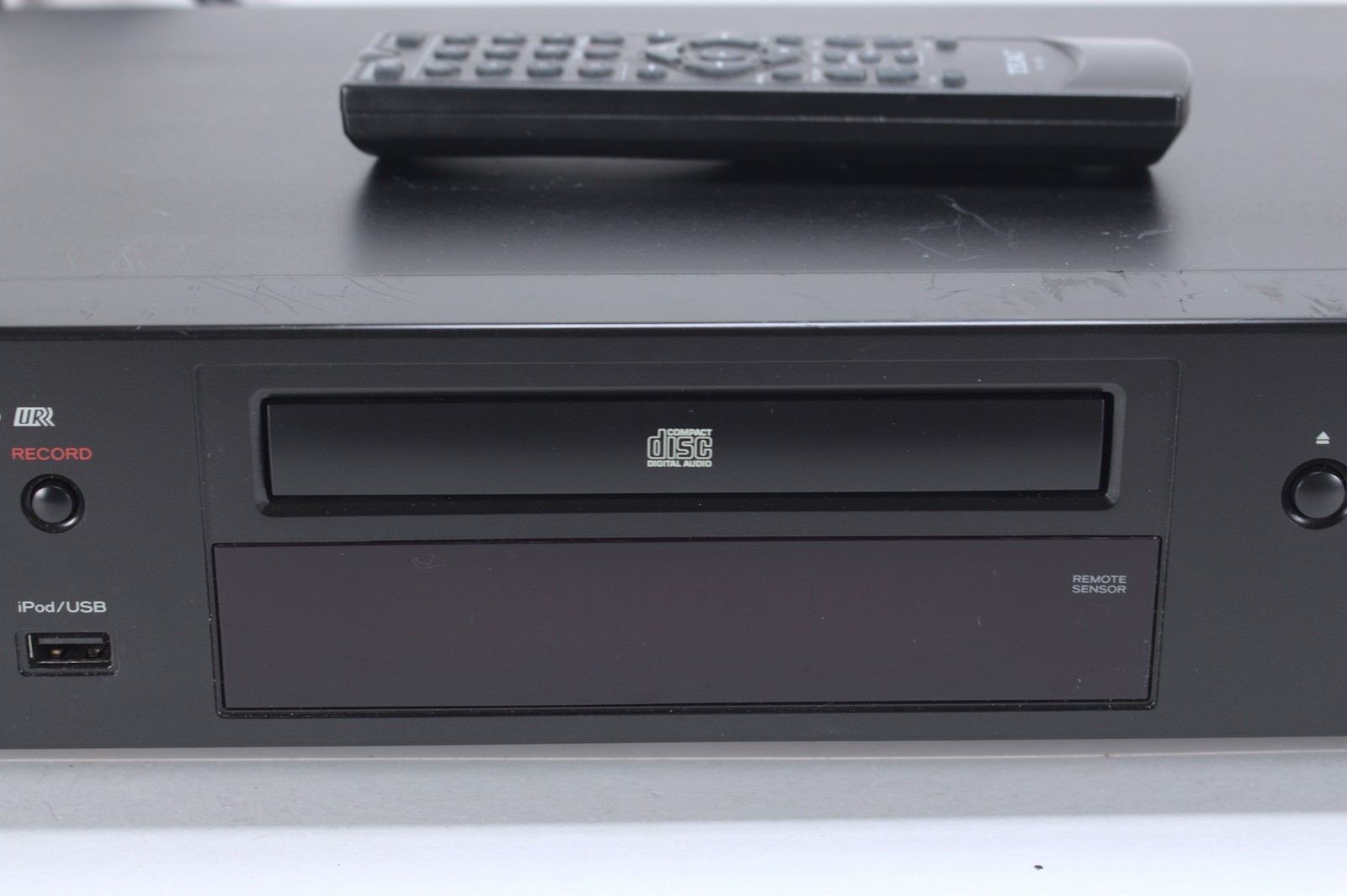 TEAC CD-P650 Compact Disc Player with iPod/USB MP3 w/ Remote