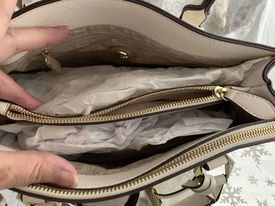 ❤️Charming Charlie Tote Shopper Bag White Double Handle & Crossbody Strap - Image 3 of 4