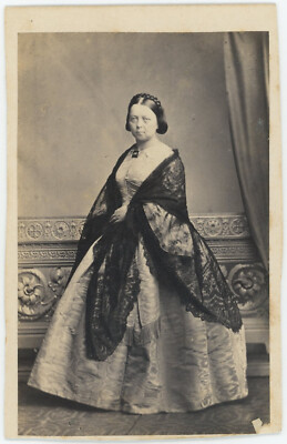 CDV Circa 1865. Frau In Kleid Von Konig In Hamburg. Hamburg. Deutschland.