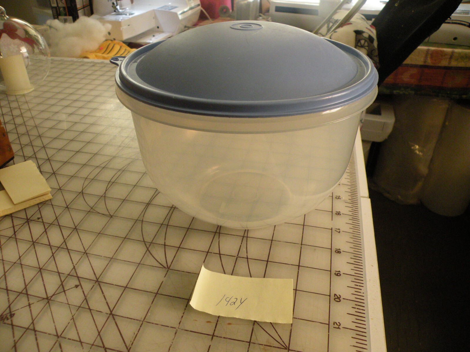 Vtg Tupperware Lettuce Crisper Keeper 1424 BLUE LID No Stains No Spike