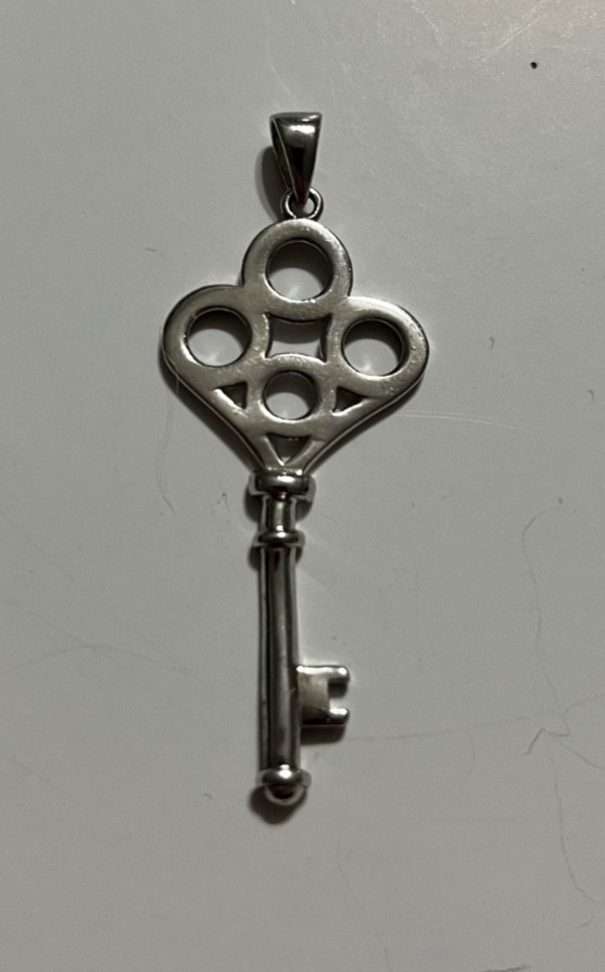 VINTAGE  Beautiful 925 Sterling Silver KEY Charm Pendant