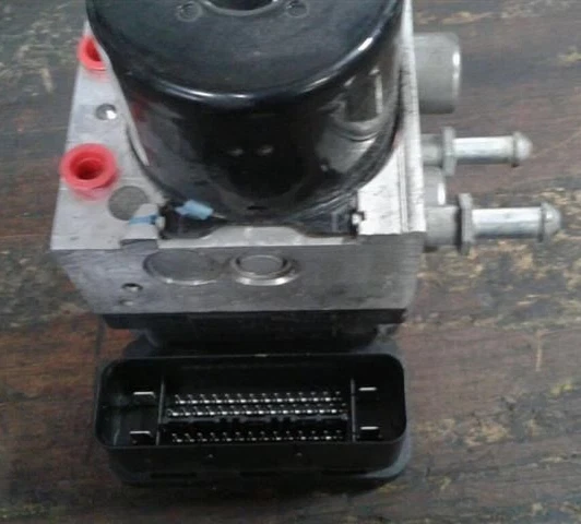 2008 Jeep Grand Cherokee Jeep Commander ABS Anti-Lock Brake Pump Assembly OEM - Image 2 of 4