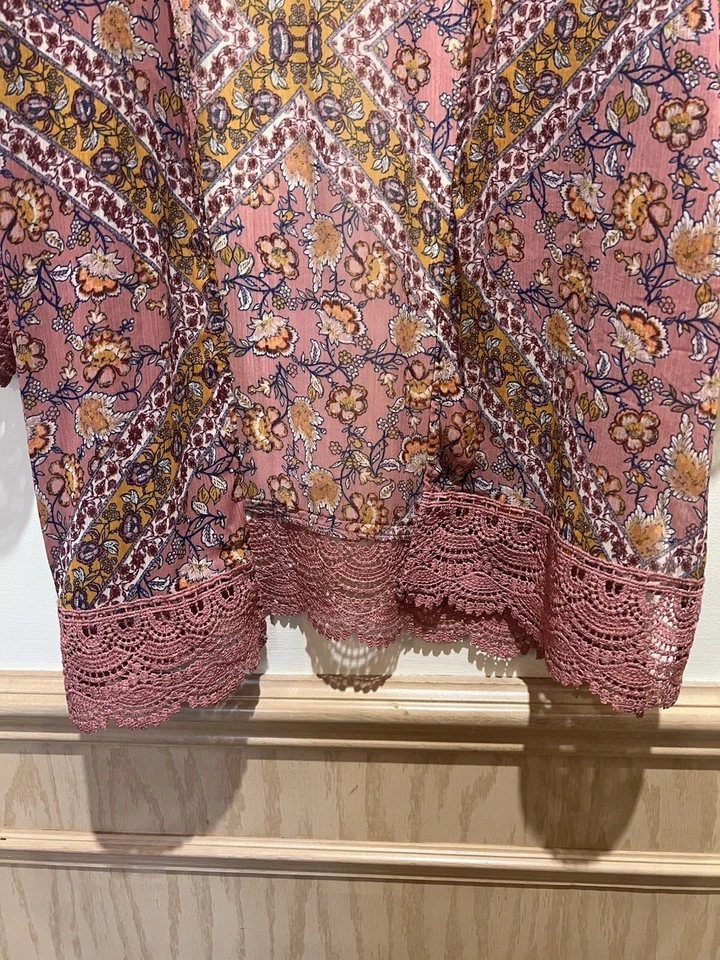 Jolt Kimino ~ Pink Size Large ~ Floral - Image 2 of 4