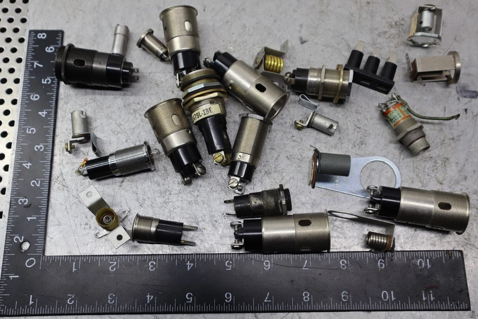 DIALCO (Lote de 29 Soportes de Lámparas y Accesorios Varios) Ver Todas las Fotos Foto 4 de 4