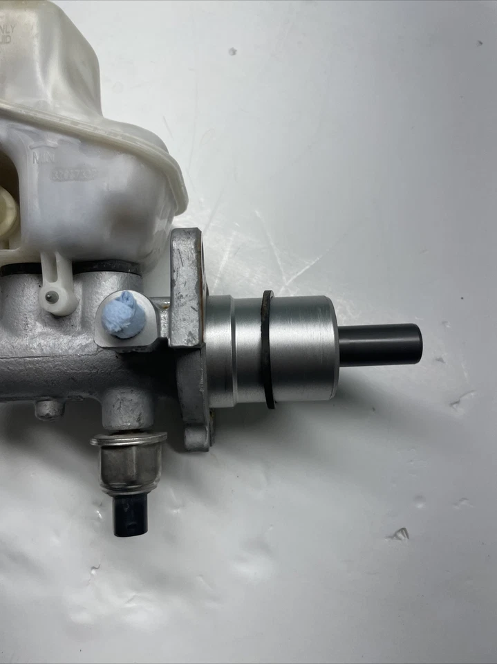 Dodge Magnum 2005 cilindro maestro de frenos OEM 32067327 Foto 4 de 4
