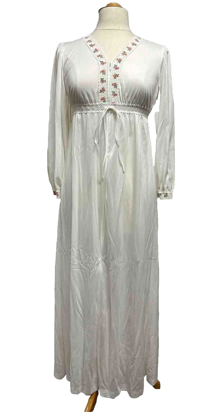 Ropa de dormir y vestidos blancos vintage para mujer