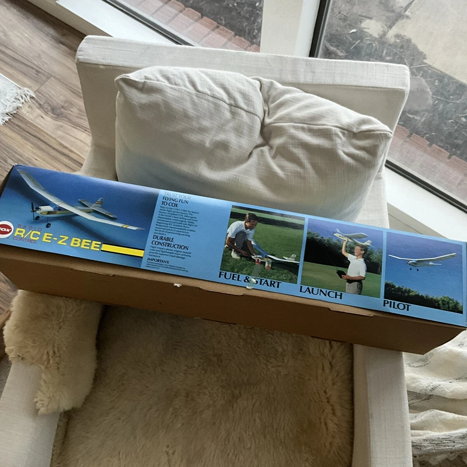Rare 1987 Version Cox R/C E-Z Bee Model 90471 Flying Plane ✈️ - Image 2 of 4