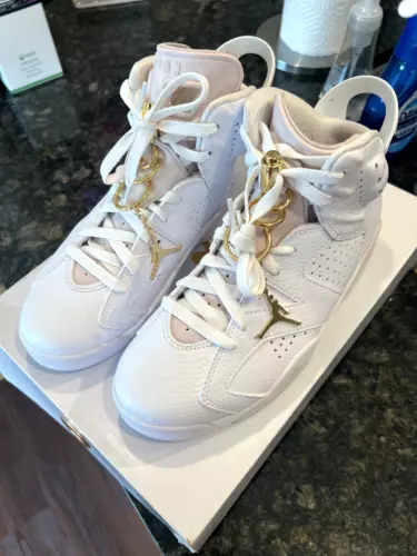 Nike Air Jordan 6 Retro Gold Hoops Women's Size 7.5 Athletic Shoes Mens Size 6