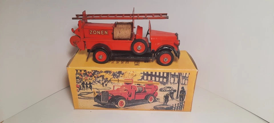 Camión escalera de bomberos Tekno Dinamarca Falck 351 placa de hojalata edición temprana 1935-1955 Foto 2 de 4