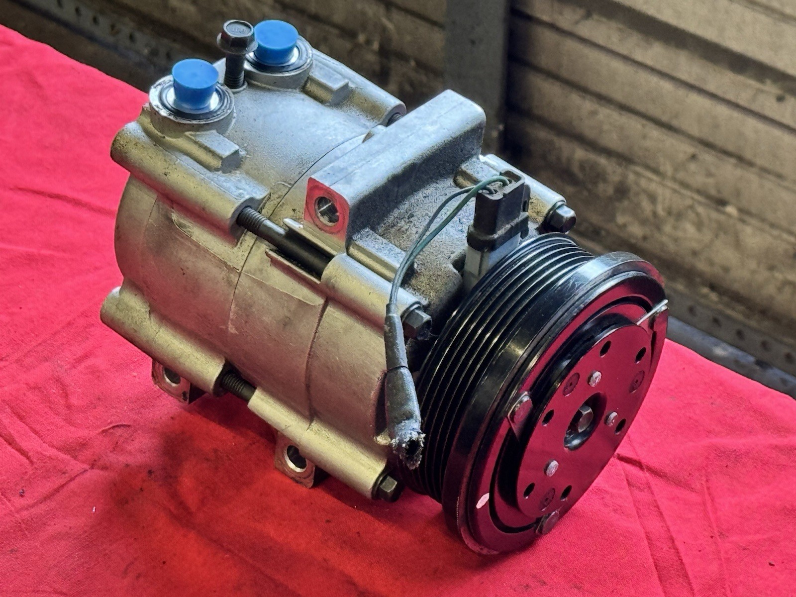 Aston Martin DB7 2001 Compressor with bracket