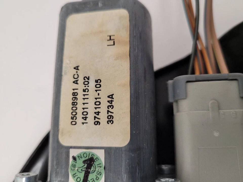 2011 - 2014 CHRYSLER 200 Driver Left Quarter Window Regulator Motor Convertible  - Image 2 of 4