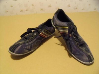 1 Paar Sneakers Schuhe in blau mit bunten Streifen, Gr. 41