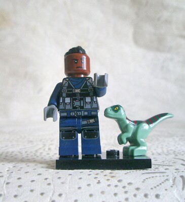 GENUINE LEGO MINIFIGURE WILDLIFE GUARD FROM JURASSIC WORLD SET 76944 BABY  DINO UK