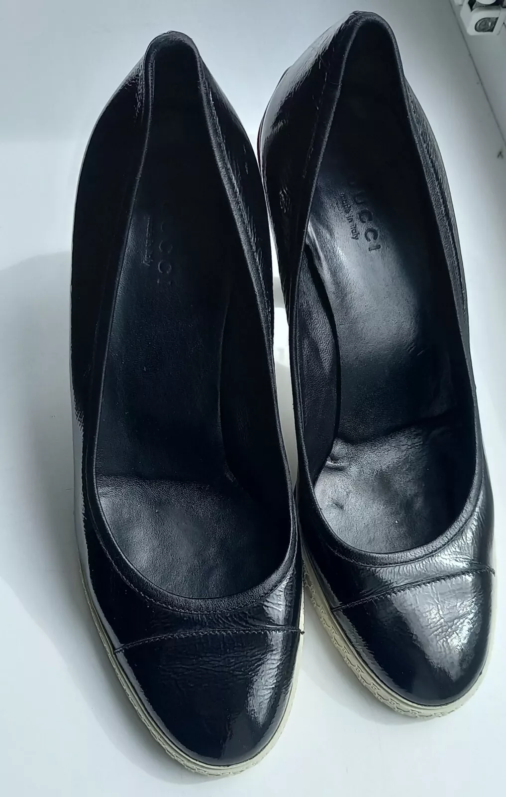 Gucci chaussures cuir verni talons talons taille os