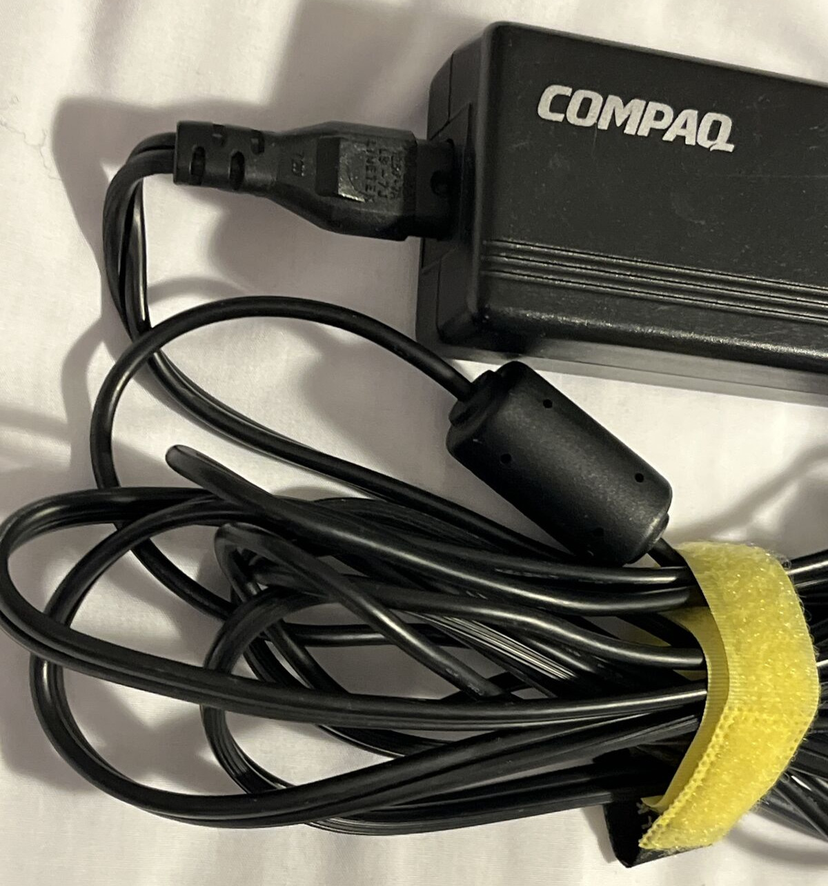 Compaq LE-9702A 19V 3.16A 60W 60/50Hz AC Adapter Power Supply Charger 