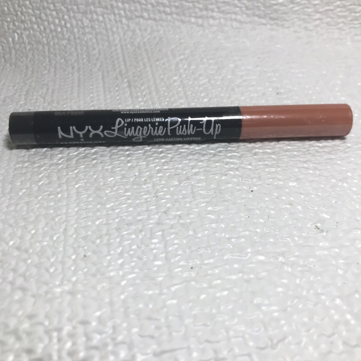 NYX Lingerie Push-up - Rouge à Lèvres Matte Teinte Pêche - Longue Tenue - Neuf