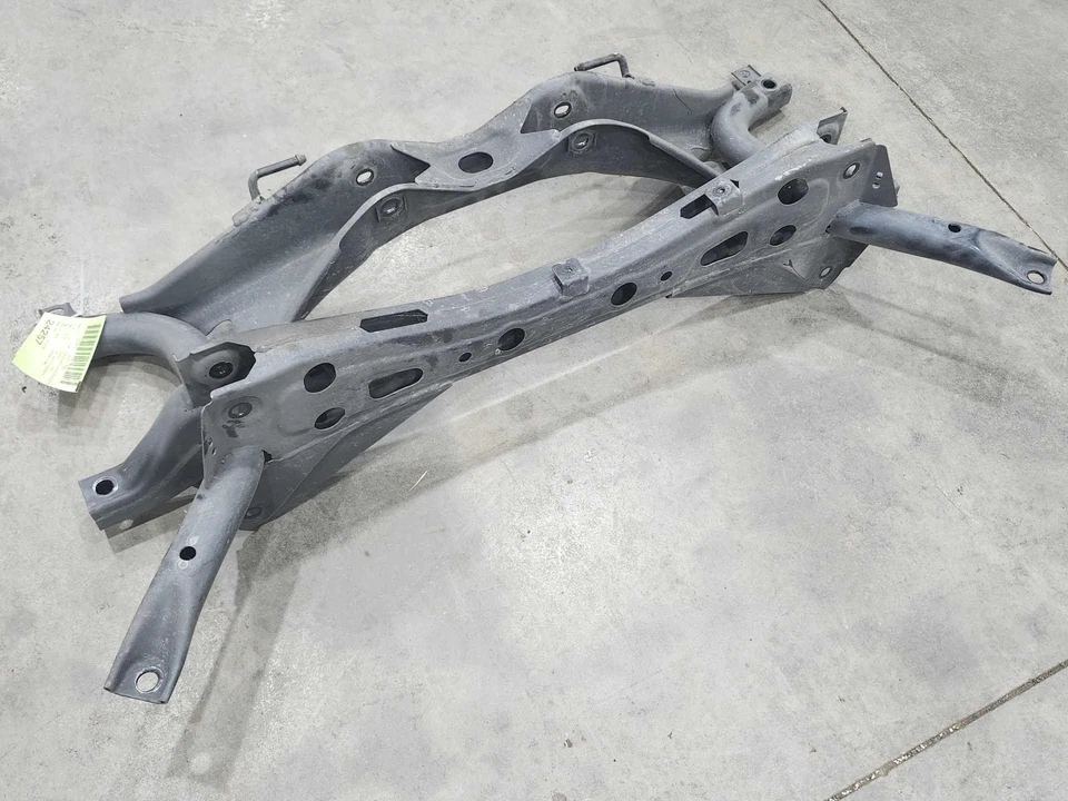 Subchasis travesaño suspensión trasera Acura Integra 2023-2024 OEM 50300TBCA01 Foto 3 de 4