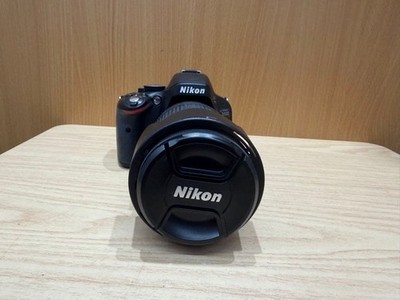 Nikon D5100 Digital SLR Camera with AF-S DX NIKKOR 18-135mm Zoom