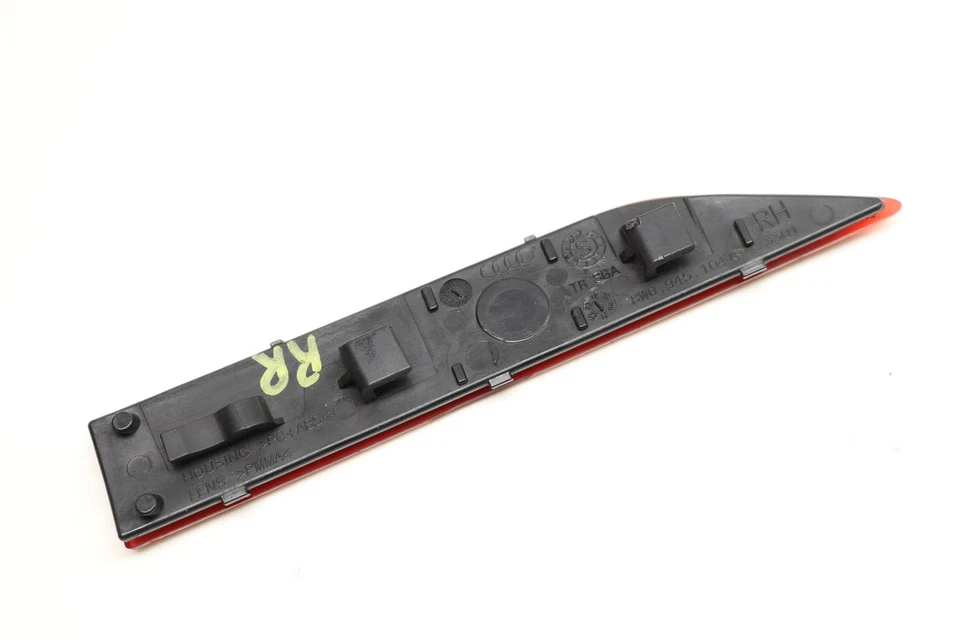 2020-2025 AUDI A5 - Right REAR Bumper Reflector (Inner) 8W0945104B - Image 2 of 4