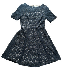 Oasis Lace Knee length dress short sleeved lined size 8